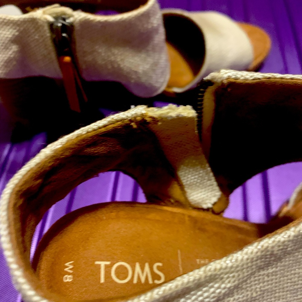 Tom block heal sandals